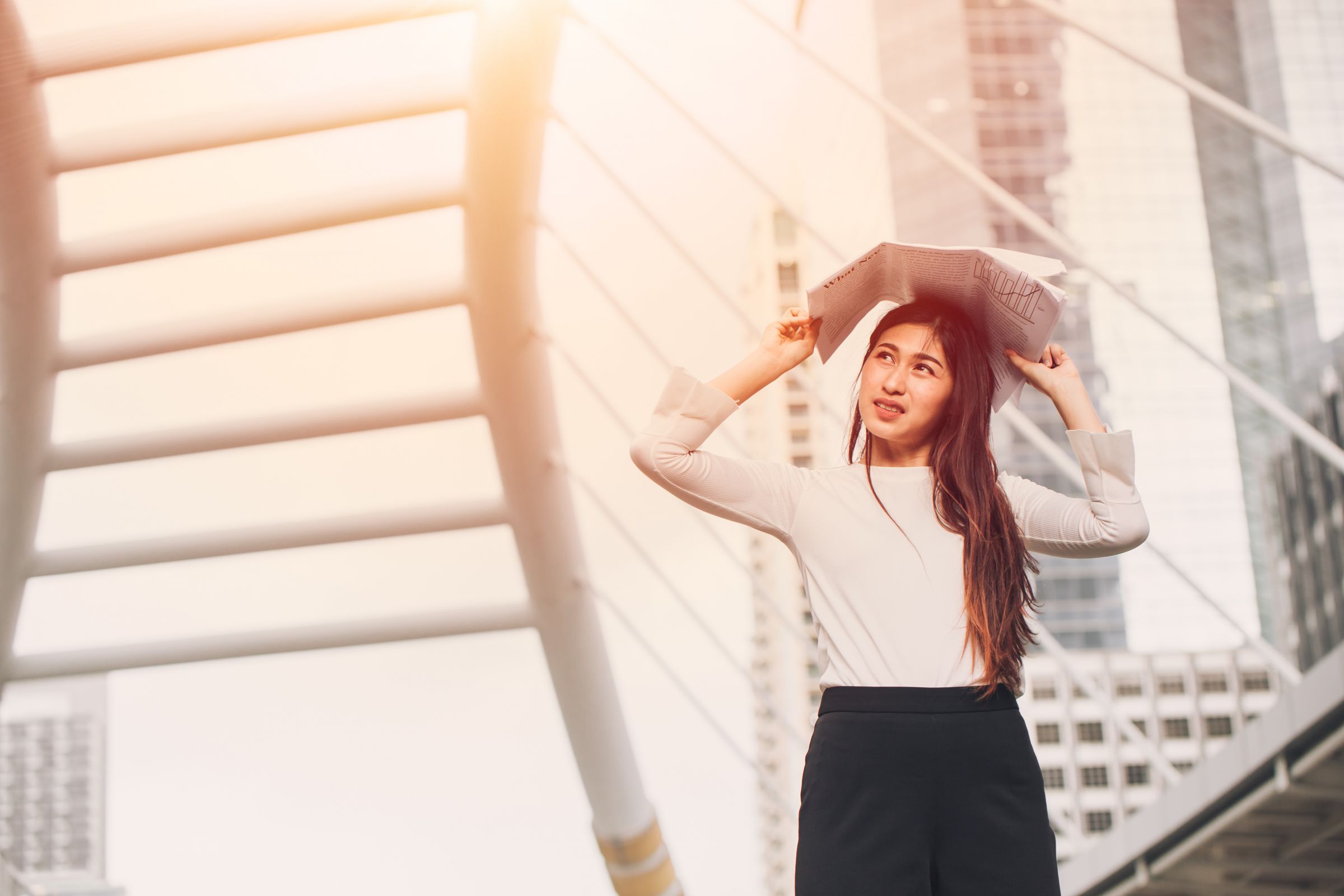 Bảo vệ tóc của bạn khỏi tác hại của tia UV.